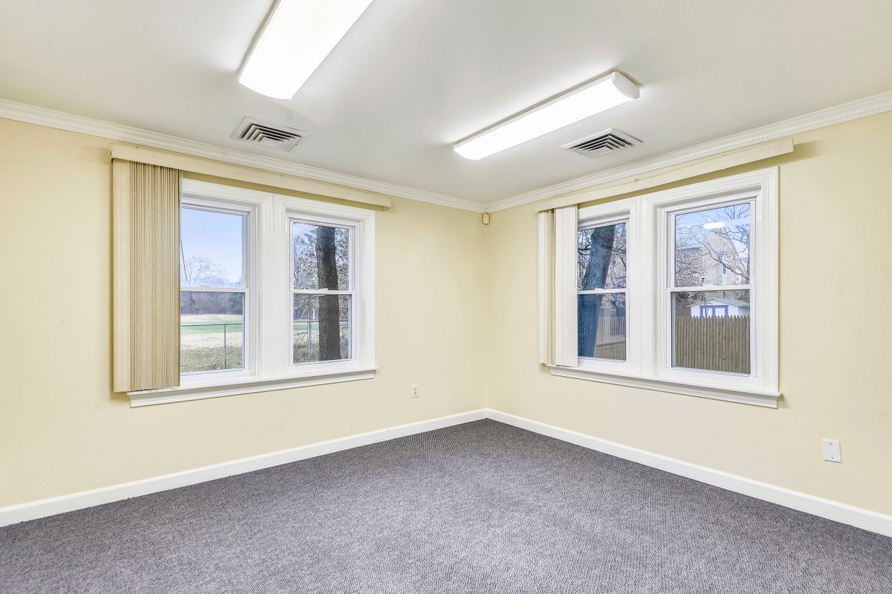 2102 Gallows Rd, Vienna, VA, 22182